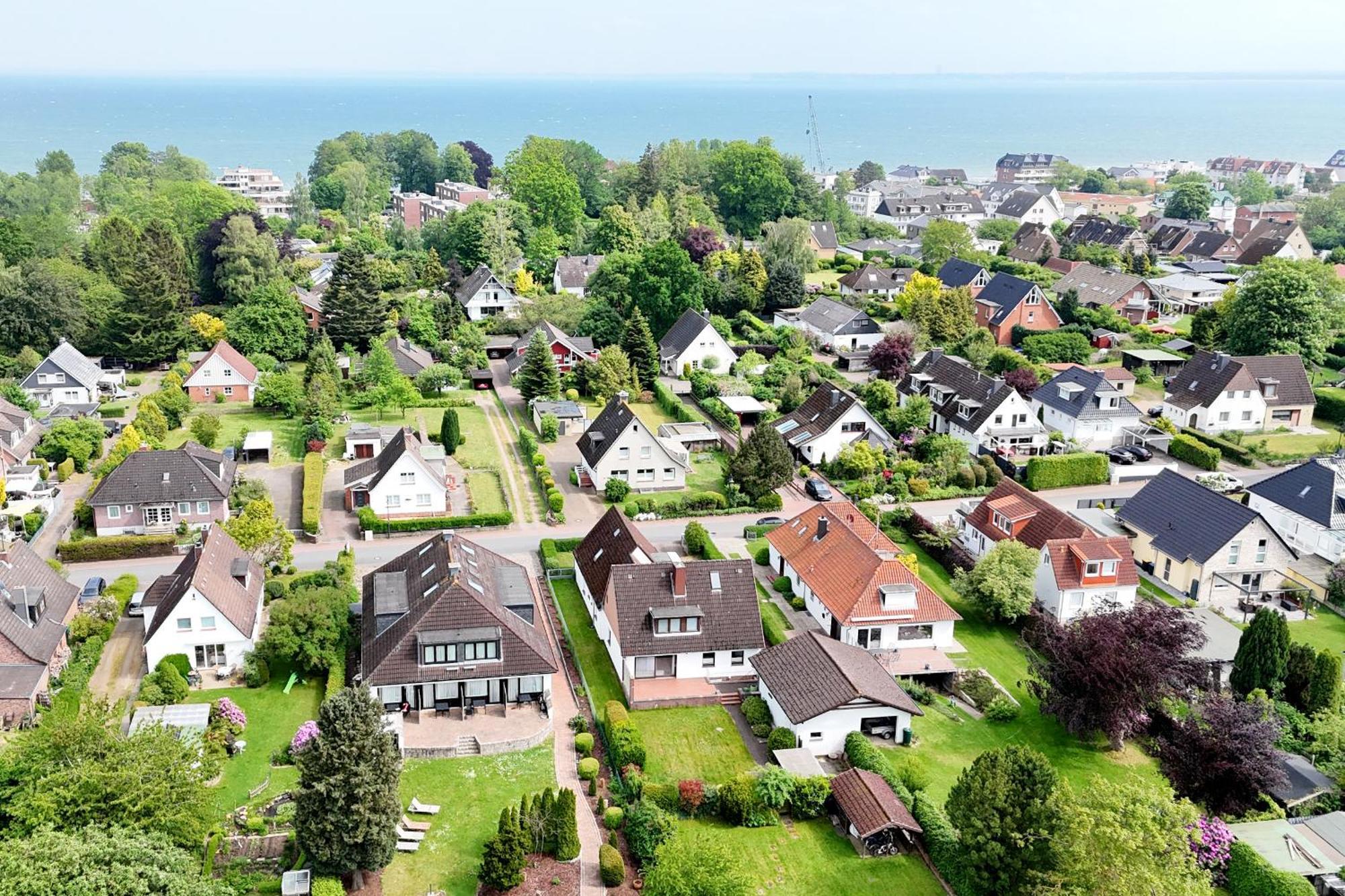 Nur 7 Gehminuten Zum Strand, Sehr Hochwertige Ferienwohnung Mit Terrasse In Ruhiger Lage, Inklusive Parkplatz Und Fahrradunterstellplatz Laesst Keine Wuensche Offen Scharbeutz Dış mekan fotoğraf